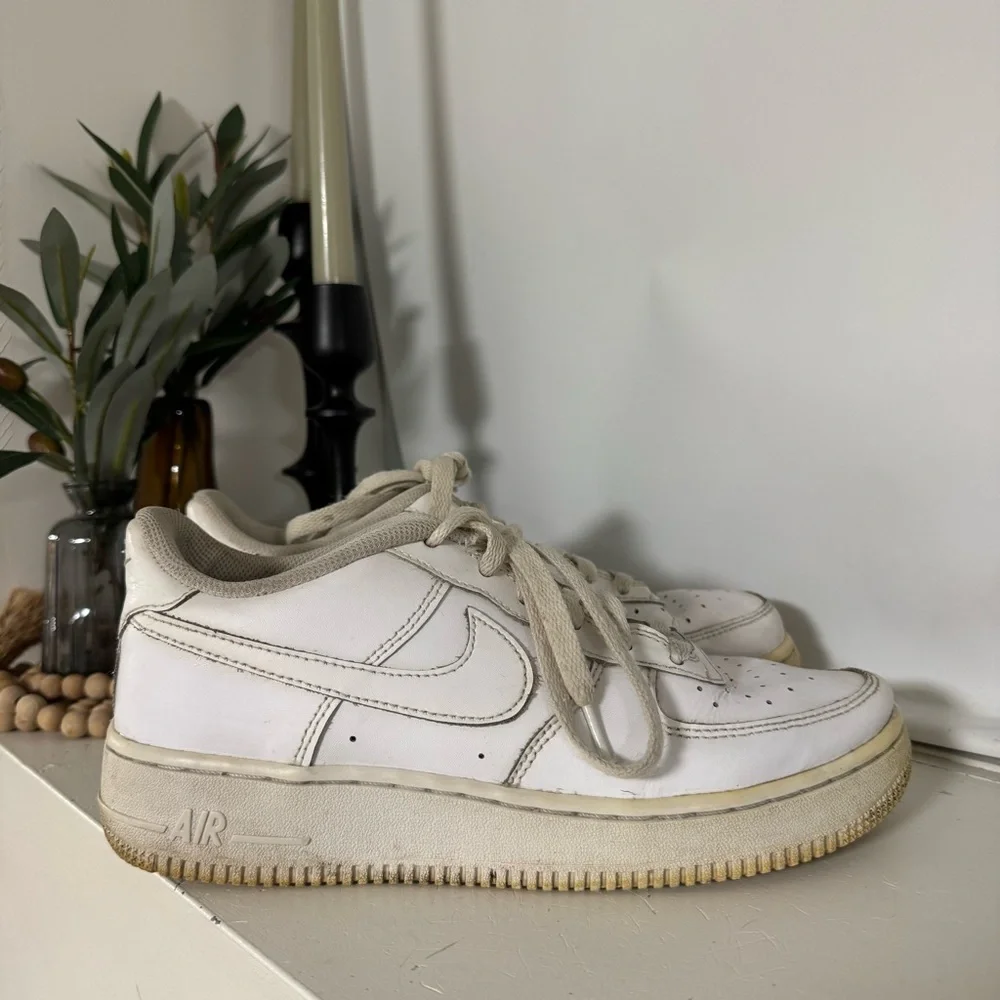 Women’s Air Force 1 Nike Sneakers Size 8 - Picture 2 of 7